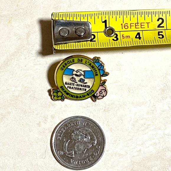 3/$10, Label, Enamel, Button Pin, CERCLE DE L'AMITIE GAIETE HUMANITE FRATERNITE - Picture 3 of 3